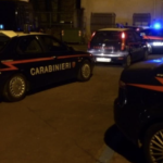 Agguato a Napoli, spari in strada: Vincenzo colpito in un circolo