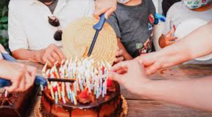 Festa di compleanno alla faccia del Covid, sanzioni per 25 persone nel Vesuviano
