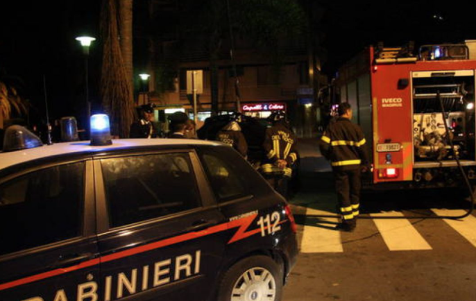 Tenta di uccidere il padre dandogli fuoco a Caivano, il figlio finisce in carcere