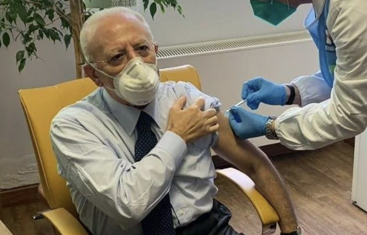 Bufera in Regione, vaccini allo staff di De Luca: "Troppi furbetti che saltano la fila"