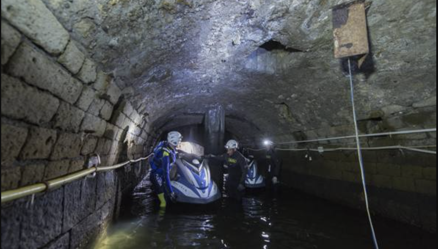 Bimba di 4 anni violentata, strangolata a morte e poi gettata nella fognatura