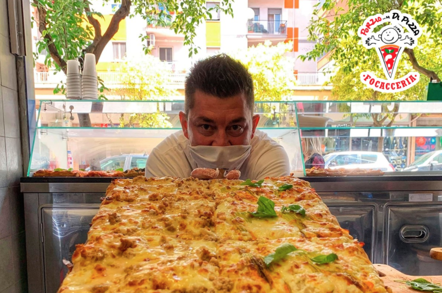 Per l’inaugurazione della nuova sede, in Corso Secondigliano 349, Porzio e i suoi collaboratori accoglieranno visitatori, ospiti e “assaggiatori”, a partire dalle 18.00