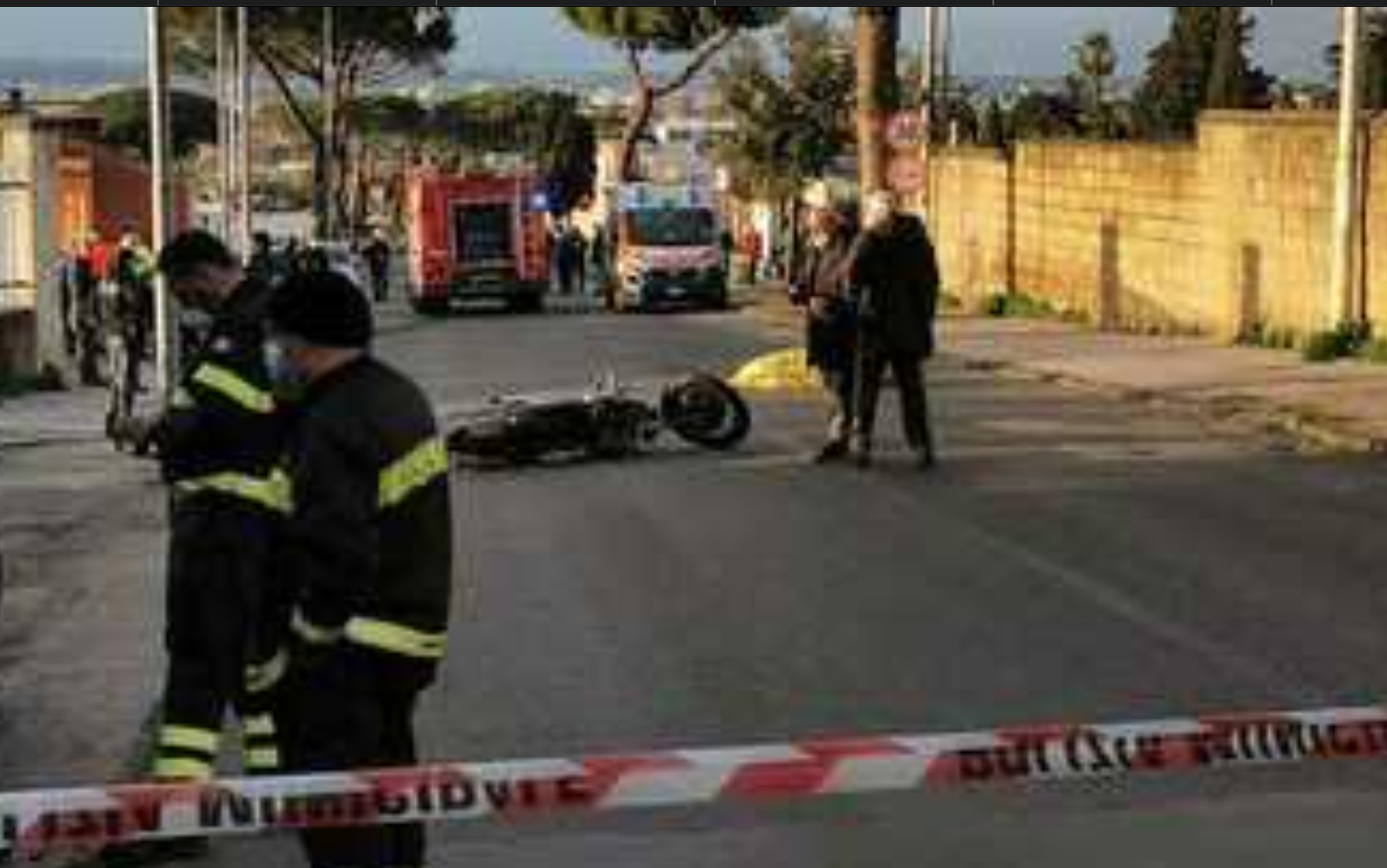 Incidente a Ercolano, uomo cade dallo scooter e muore