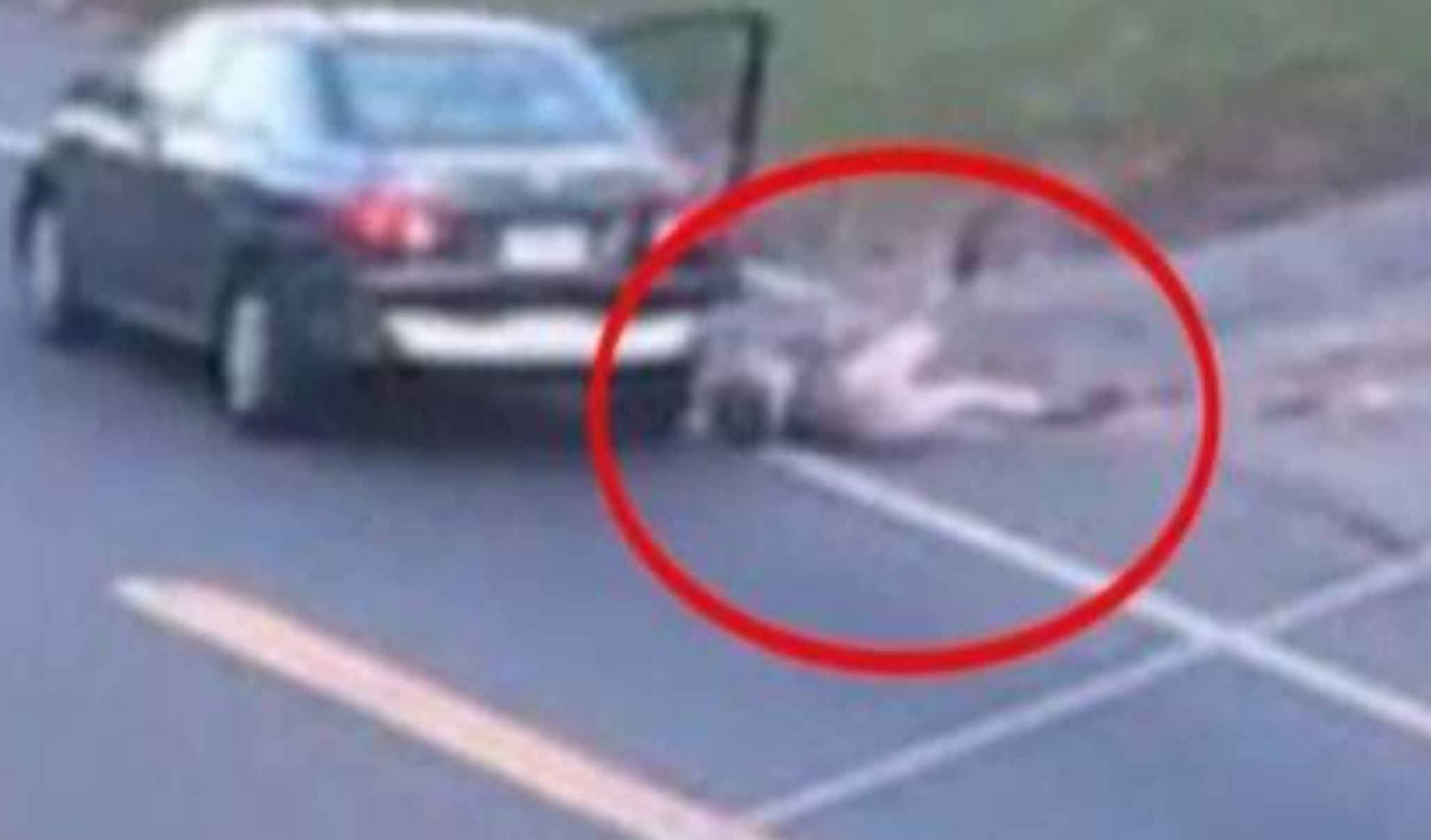 chiude moglie in auto e l picchia arenaccia