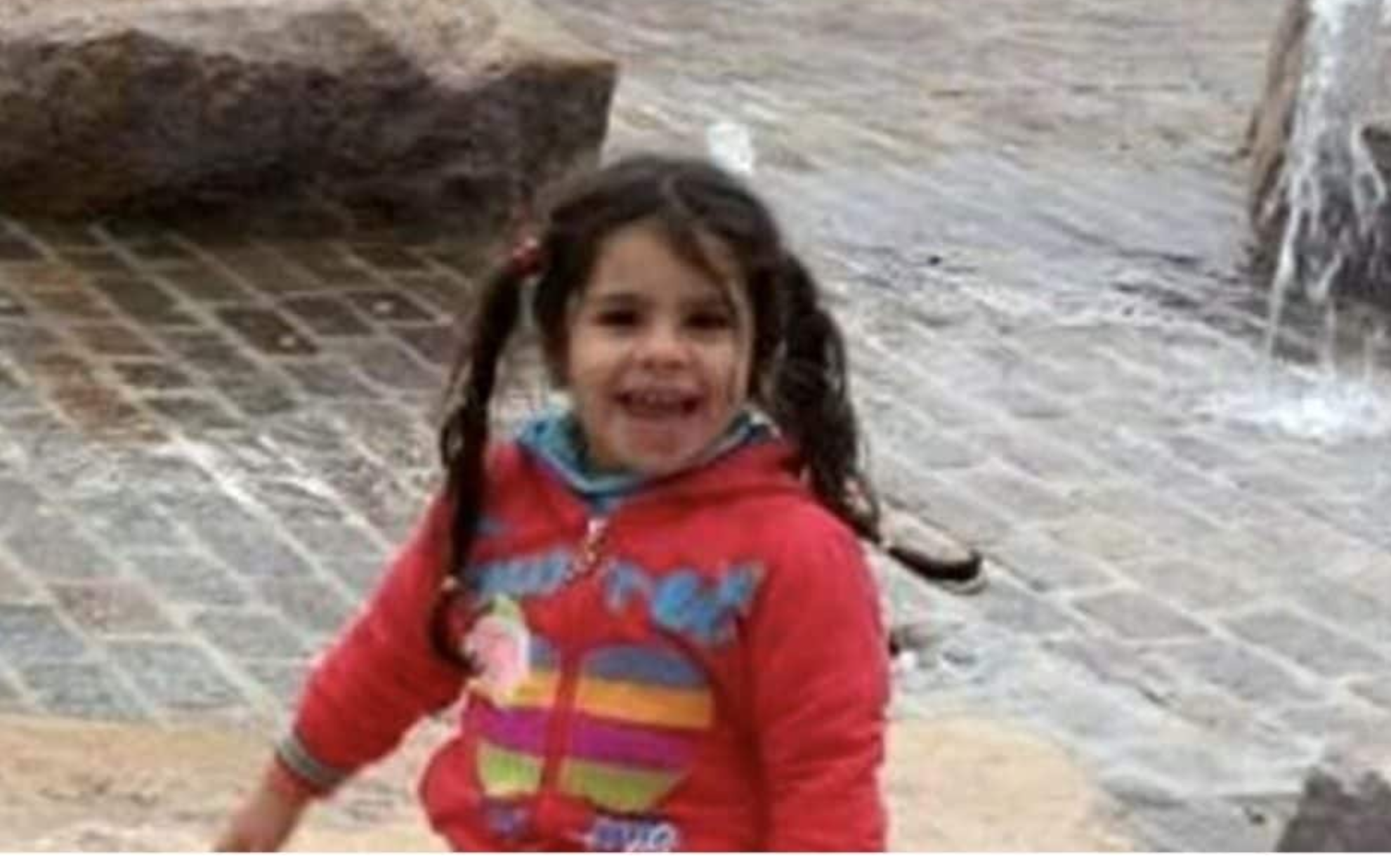 Incendio in casa, morta carbonizzata la piccola Ginevra a 2 anni: l'albero di Natale in fiamme 