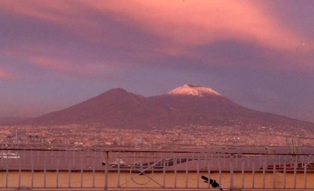 Meteo, cieli rossi nelle prossime ora, sabbia dal deserto del Sahara: di cosa si tratta e quanto durerà?