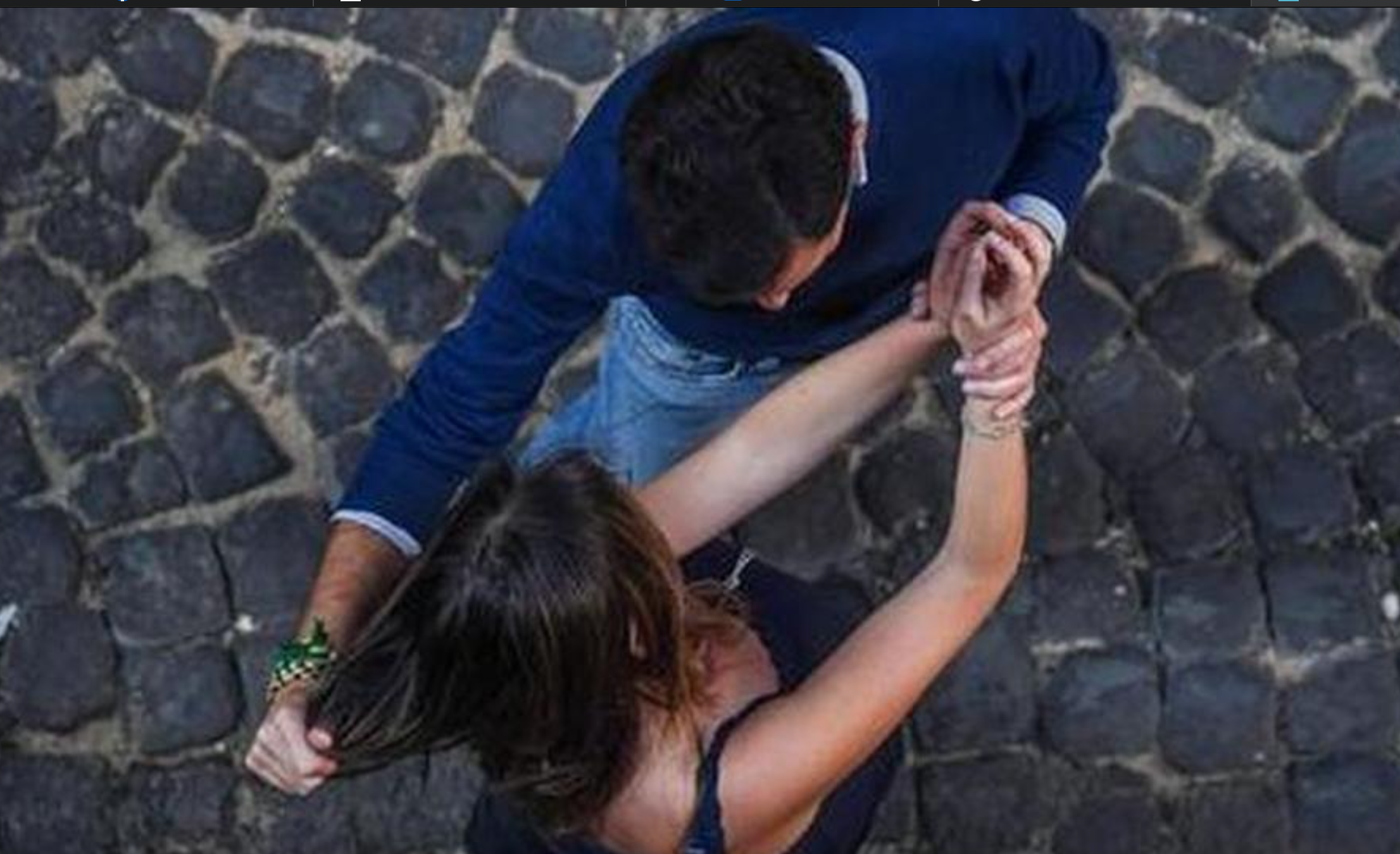 violenza ragazza 16 anni napoli