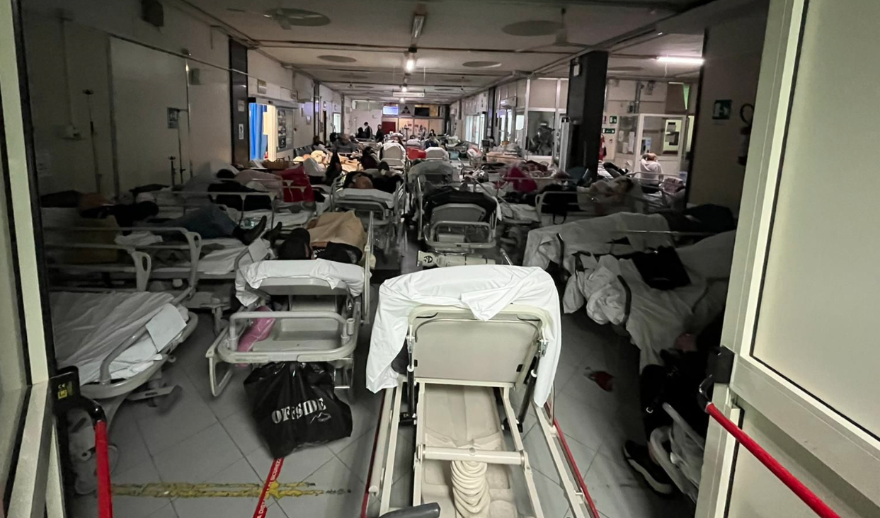 50enne scatena caos Cardarelli