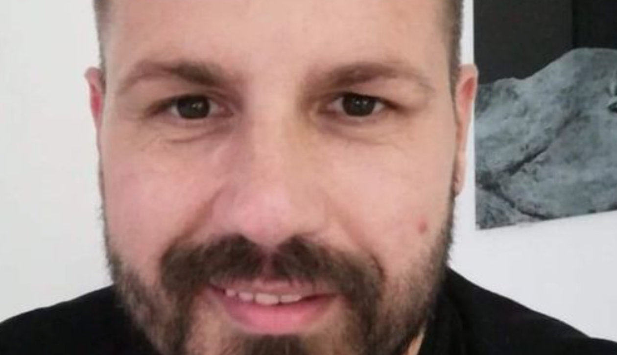 riconsegna borsa con 8 mila euro