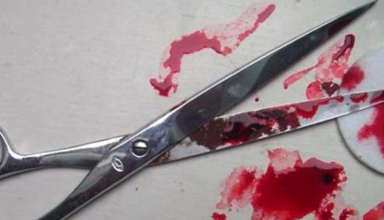 Vuole uccidere moglie con forbici