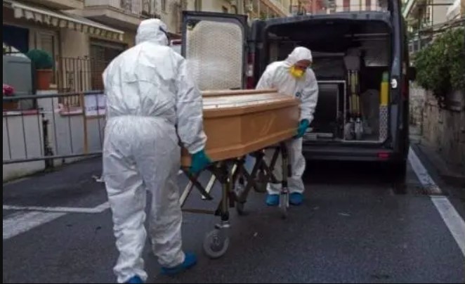 Dramma Giugliano, donna muore nel sonno accanto al figlio disabile