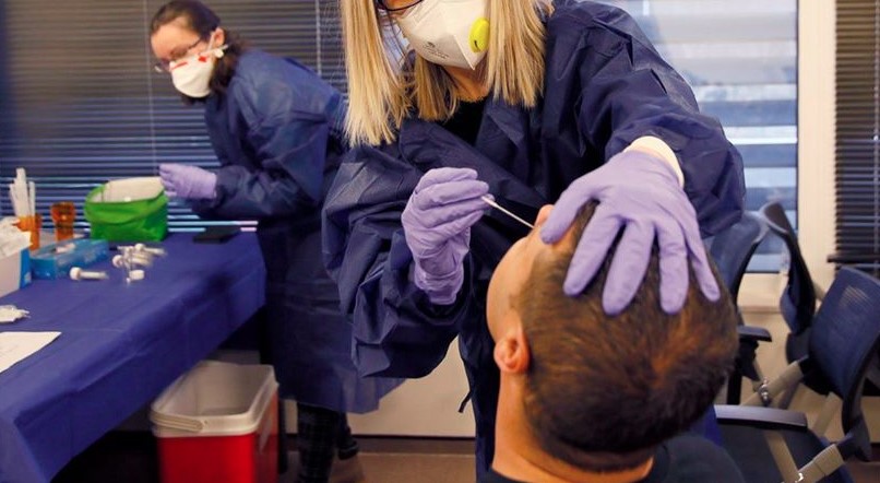 Certificati Covid falsi per salire l’aereo, risponde il centro analisi