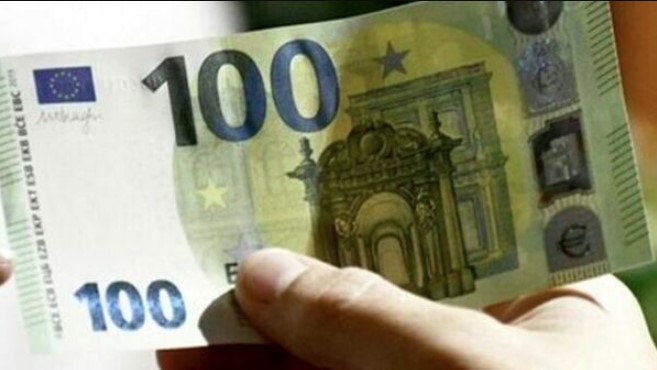 Commercianti truffati a Napoli, banconote da 100 euro false per acquisti da 20 euro