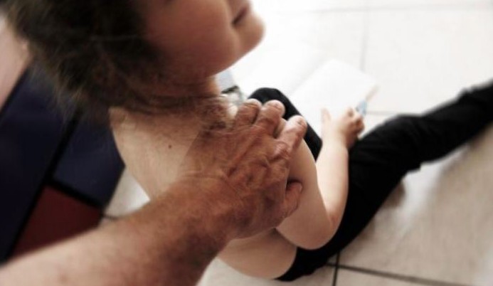 Arrestato zio orco, accusato di violenza sessuale sul nipote di 10 anni