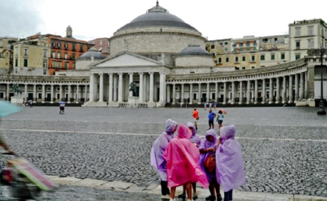 Meteo Napoli, stop al clima estivo: in arrivo temporali e calo delle temperature