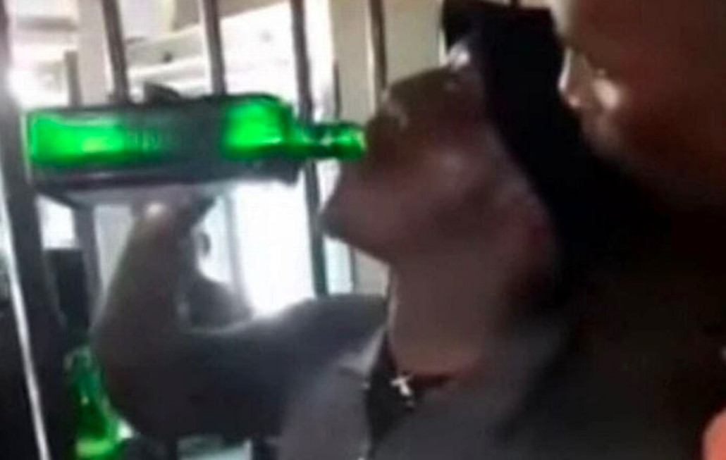 beve bottiglia amaro e muore