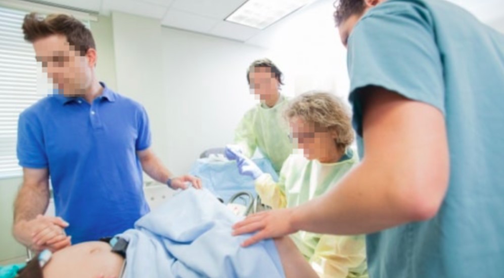 "Mi fa male la pancia", ragazza corre in ospedale pensando di avere calcoli ma partorisce un bambino