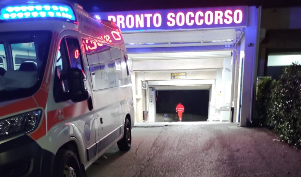 Dramma in casa, bimbo di due anni si sente male: muore prima dell'arrivo in ospedale