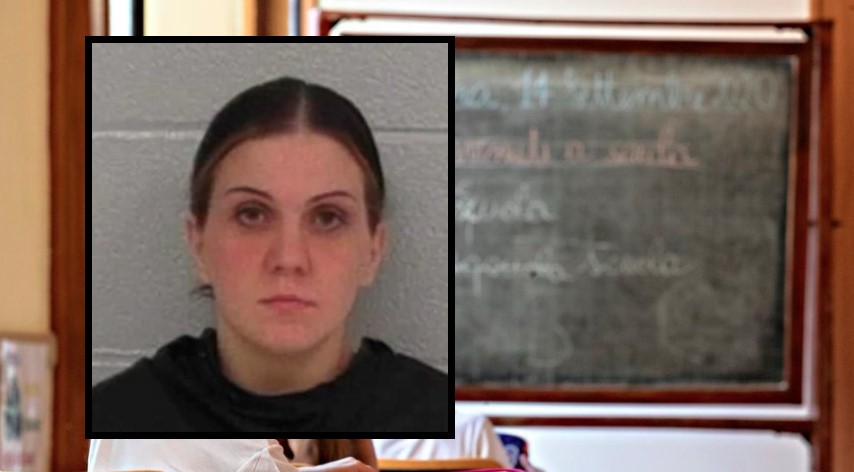 Maestra di scuola elementare si masturba in classe davanti ai bimbi e fa un video