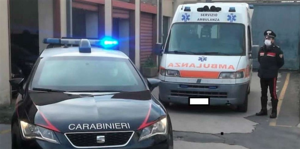 Rapina nel Casertano finisce nel sangue, padre e figlio di 14 anni accoltellati
