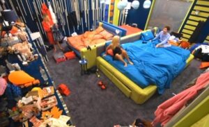 Grande Fratello Vip, discorsi bollenti tra i concorrenti: interviene la regia 