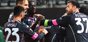 Il Napoli batte la Real Sociedad ma la vittoria è amara: sul finale espulso Osimhen