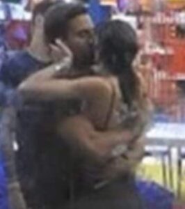 Bacio tra Elisabetta Gregoraci e Pierpaolo Pretelli, è di nuovo passione al Grande Fratello Vip