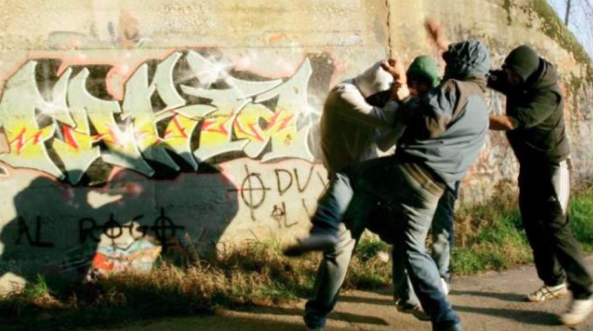 Aggressione a Scampia, appuntamento con una ragazza ma è una trappola: picchiato e rapinato un 19enne