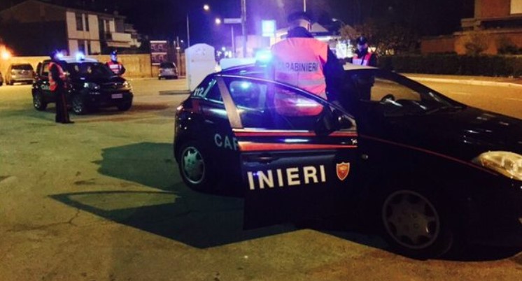 Follia a Cicciano, ubriaco aggredisce ex moglie e figlio con un martello