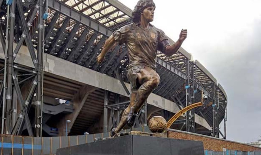 Statua Maradona realizzata da Domenico Sepe