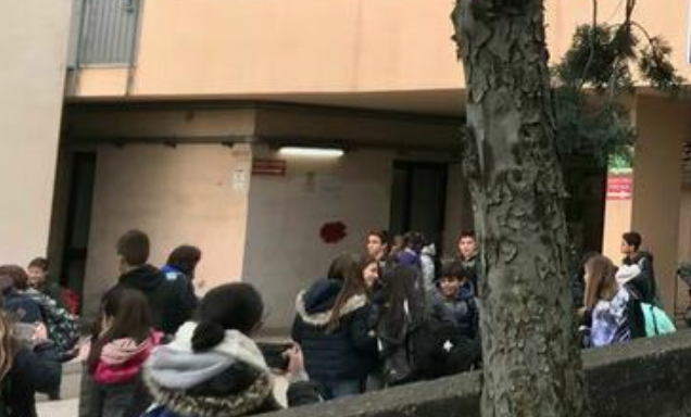 Studente positivo a Napoli, chiusa scuola in centro città: via alla sanificazione