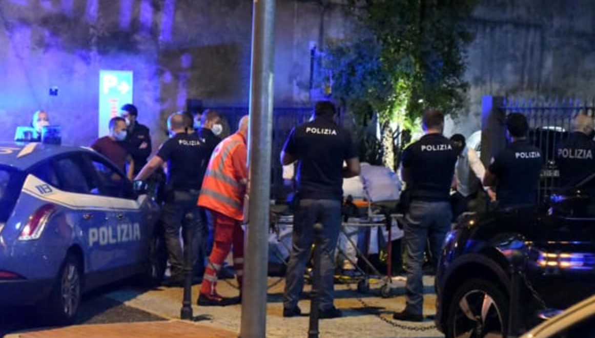 Agguato a Pozzuoli, 19enne colpito alle gambe mentre passeggiava con la fidanzata