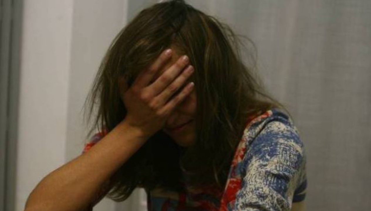 Non accetta la fine del matrimonio e perseguita la ex: "Ti squarto viva, la tua casa è già bruciata con la benzina"