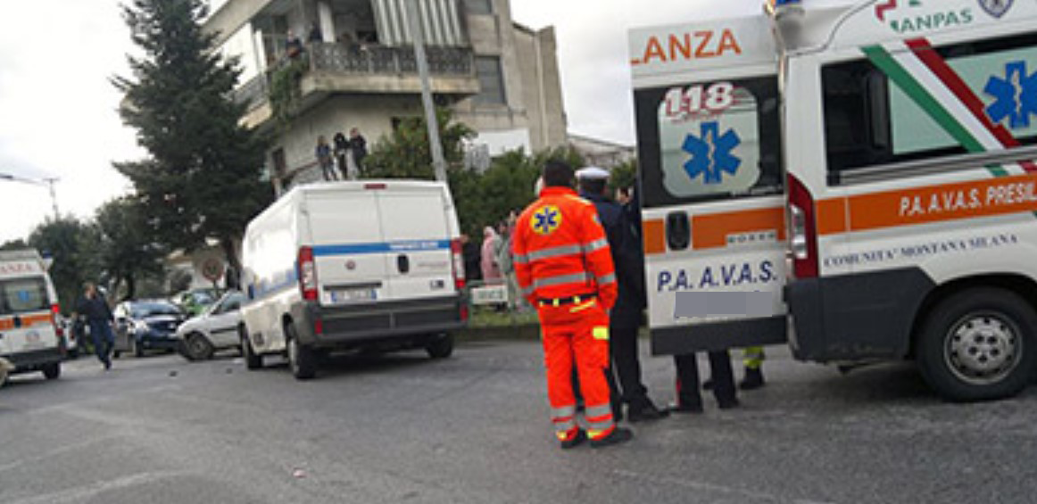 Paura a Casoria, assalto armato a un portavalori: ferita guardia giurata 