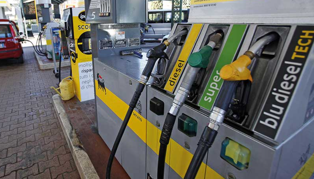 Mani della camorra sul carburante, gli affari dei Casalesi e dei Cicala: 45 misure cautelari e 71 denunce