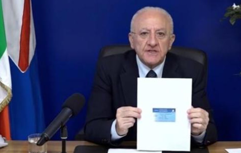 Vaccini anti-Covid, De Luca: "Stamperemo 4 milioni di card per l'avvenuta vaccinazione"