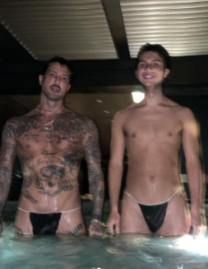 carlos corona in vacanza con il padre