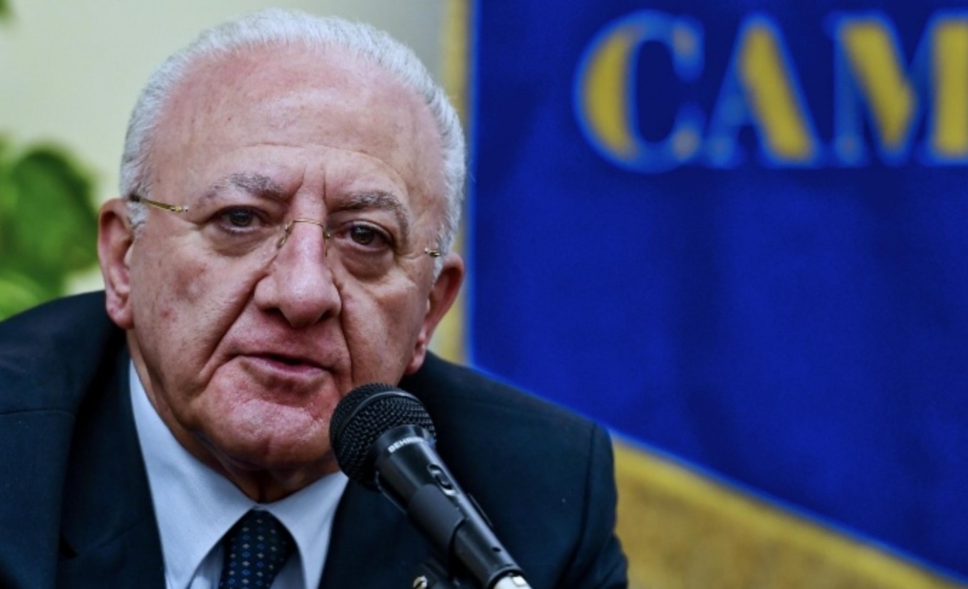 Dopo il Dpcm l'ordinanza di De Luca. Scuole, chiusure e coprifuoco: la decisione del Governatore