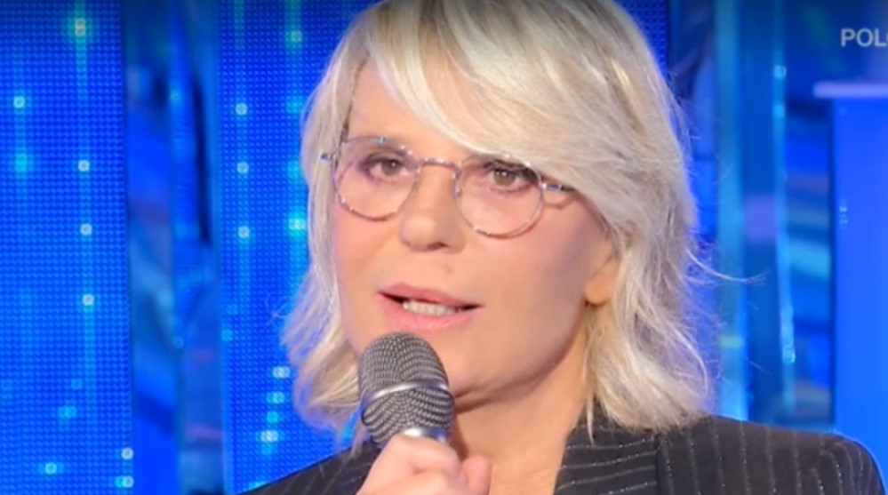 casa a luci rosse nel cuore di napoli 	sveva	Gli agenti della Polizia municipale di Napoli, Unita' operativa Chiaia hanno sequestrato una casa vacanze in zona Posillipo dove veniva svolta attivita' di prostituzione. Da accertamenti eseguiti si accertava che, in un lussuoso appartamento con vista mare due donne pubblicizzavano le proprie prestazioni sessuali su alcuni siti. Complice una dipendente di un agenzia immobiliare che aveva provveduto a mettere a disposizione delle donne l'immobile. La dipendente e' stata denunciata all'Autorita' giudiziaria e l'immobile e' stato sequestrato.casa a luci rosse nel cuore di napoli 	sveva	Gli agenti della Polizia municipale di Napoli, Unita' operativa Chiaia hanno sequestrato una casa vacanze in zona Posillipo dove veniva svolta attivita' di prostituzione. Da accertamenti eseguiti si accertava che, in un lussuoso appartamento con vista mare due donne pubblicizzavano le proprie prestazioni sessuali su alcuni siti. Complice una dipendente di un agenzia immobiliare che aveva provveduto a mettere a disposizione delle donne l'immobile. La dipendente e' stata denunciata all'Autorita' giudiziaria e l'immobile e' stato sequestrato.