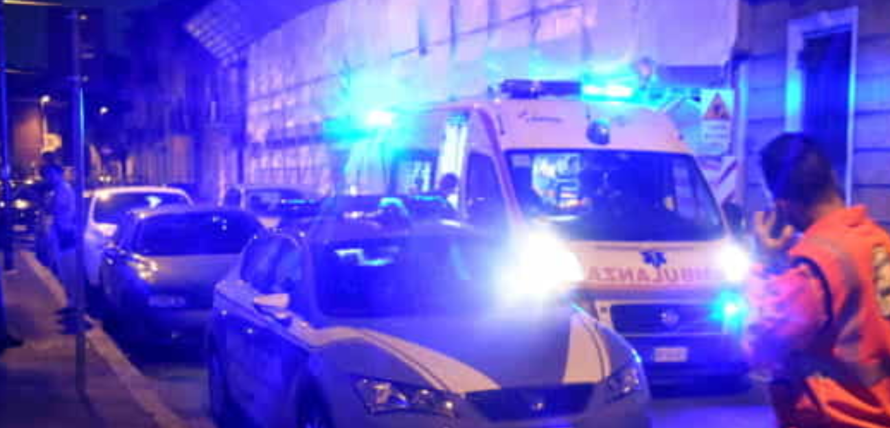  una prima ricostruzione degli investigatori, sembra che la rissa sia scoppiata fra due gruppi di giovanissimi: uno della zona e l'altro che probabilmente veniva da fuori. Sarebbero stati almeno dieci i ragazzi coinvolti. Oltre alla vittima c'e' un altro ragazzo ferito, che non sarebbe in pericolo di vita. La rissa e' avvenuta intorno alle 20 al centro di Formia. Sulla vicenda sono in corso indagini del commissariato locale. Sono in corso accertamenti per risalire a tutti i partecipanti.