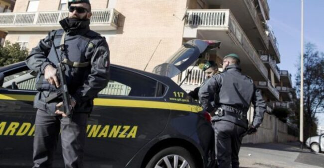 Napoli, oltre 700 persone percepivano illegalmente il bonus spesa Covid