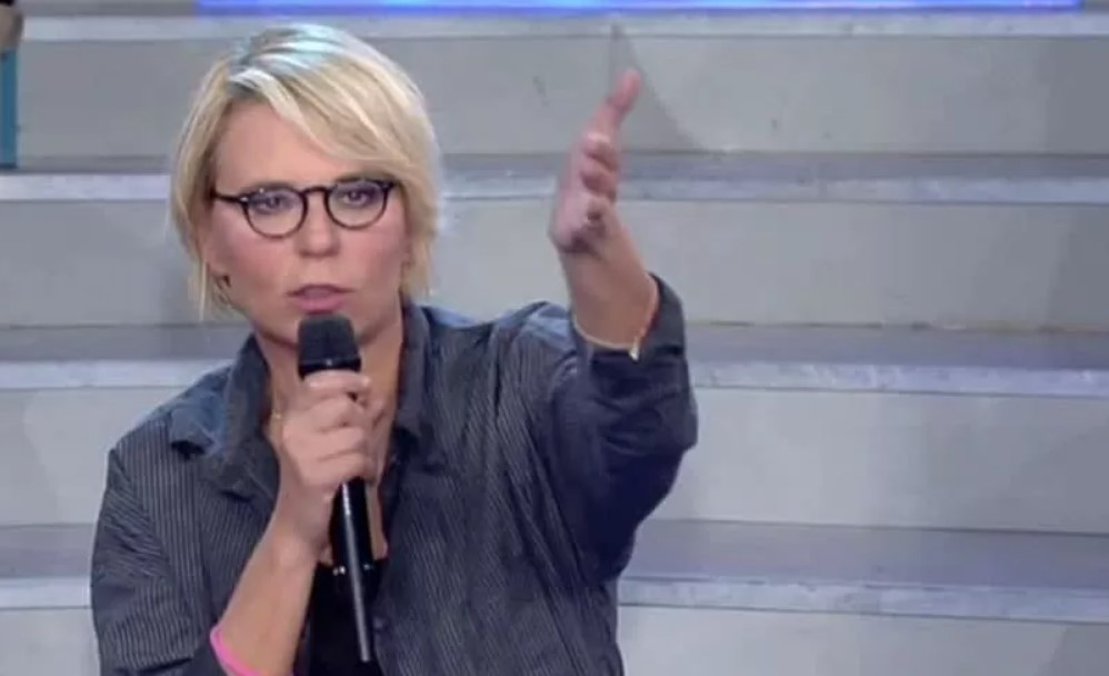 maria de filippi caccia corteggiatore