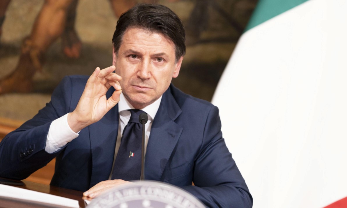 Donna aggredita a Napoli davanti alla figlia con calci e pugni