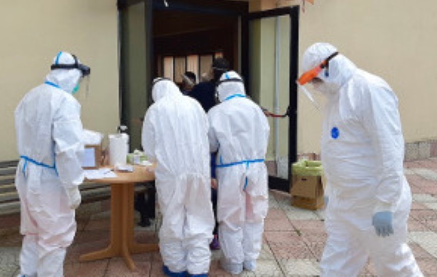 Bacoli, positivo al Covid-19 esce più volte di casa: il sindaco lo denuncia 