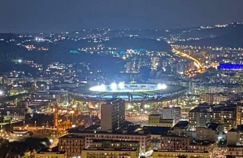 san paolo si illumina per maradona 