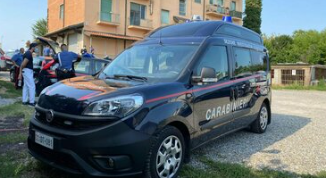 uccide la moglie e si toglie la vita