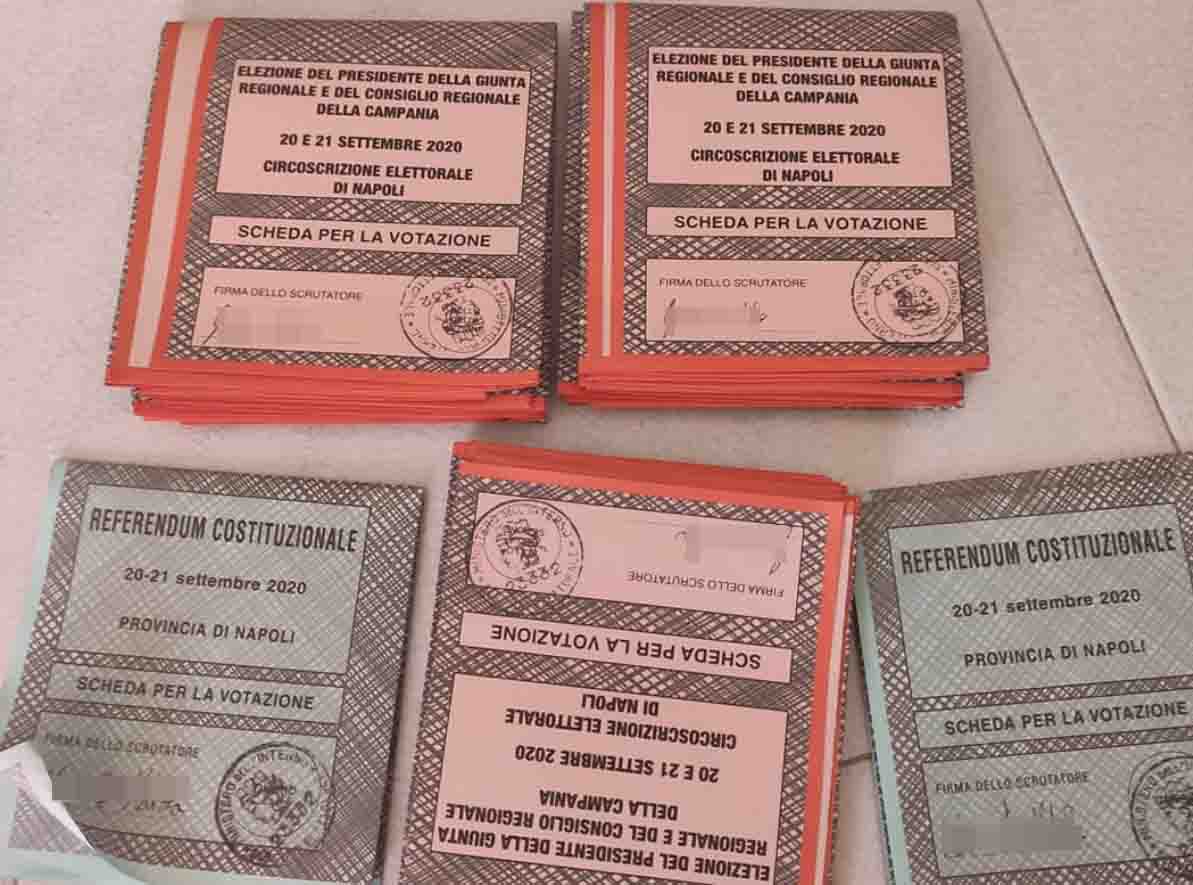 Voto negato per chi è in quarantena, la denuncia da Napoli: "Nessuno ha ritirato le schede della mia famiglia" 