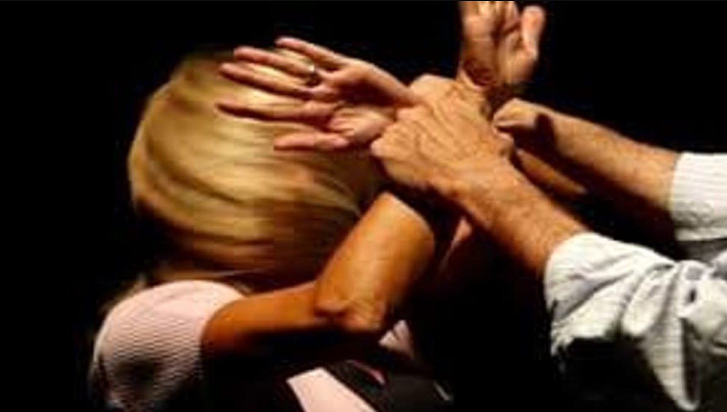 Donna picchiata e minacciata Napoli