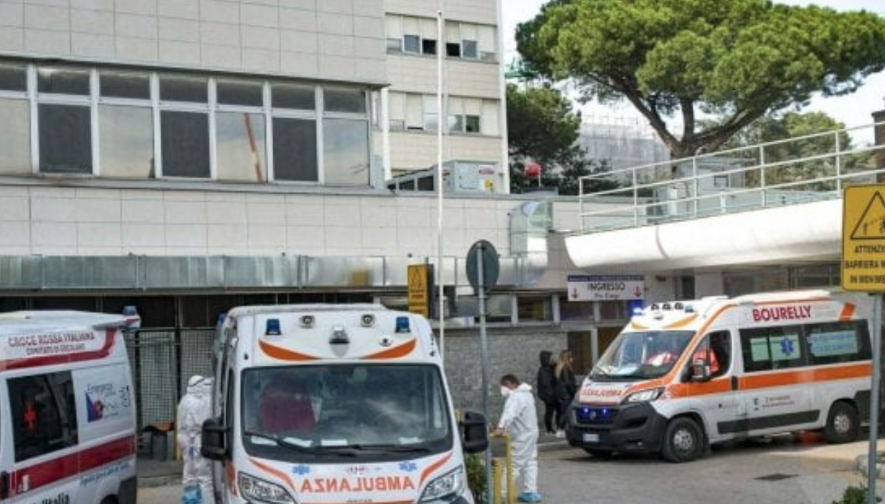 Senza fissa dimora dato in fiamme