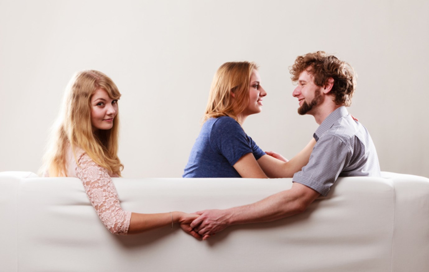 tradisce la fidanzata con la sorella